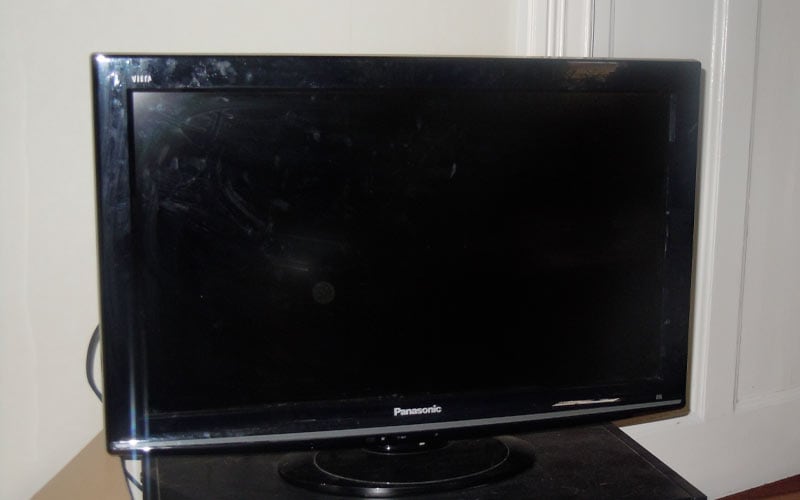 Does anyone know how to get to AV on this Panasonic TV, it's pretty big so  I can't get behind it to look at the model : r/crt